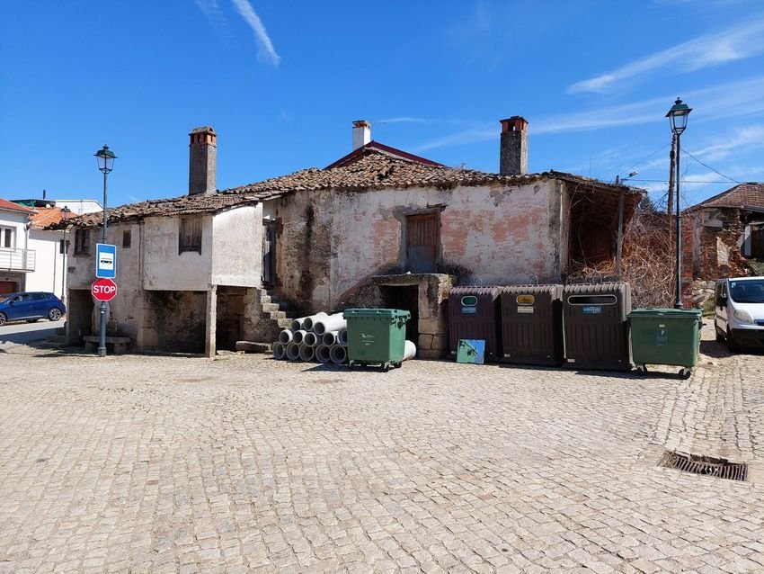 Moradia T4 para reconstruir em Cortiços
